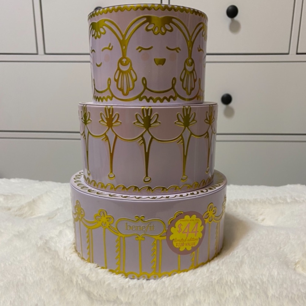 Benefits Cosmetics pink confection gift set